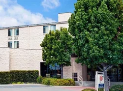 Days Inn & Suites by Wyndham Fullerton
