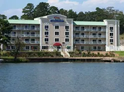 Baymont on the lake by Wyndham Hot Springs