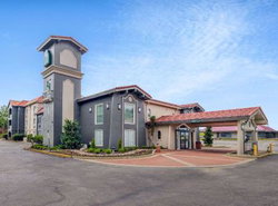 La Quinta Inn by Wyndham Kansas City Lenexa