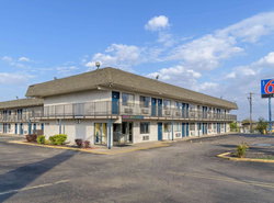 Motel 6-Topeka, KS - Northwest