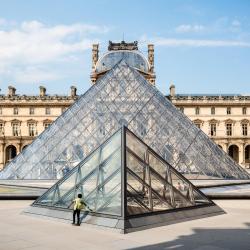 Louvre Museum, Paris Accommodation Ohio