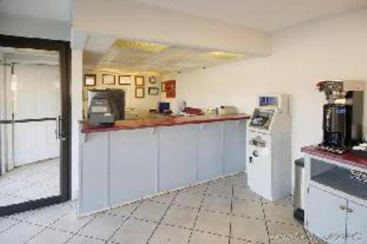 Americas Best Value Inn & Suites - thumb 0