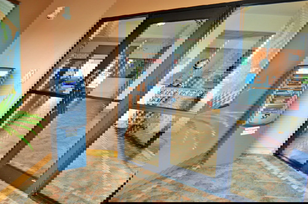 Days Inn & Suites By Wyndham Madison - thumb 1