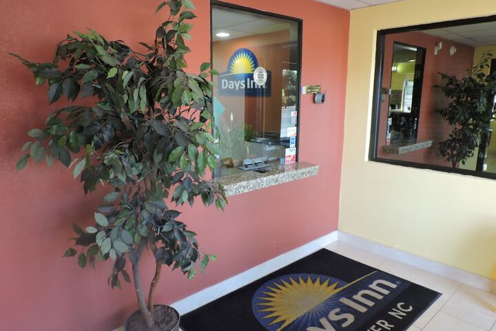 Days Inn By Wyndham Conover-Hickory - thumb 4