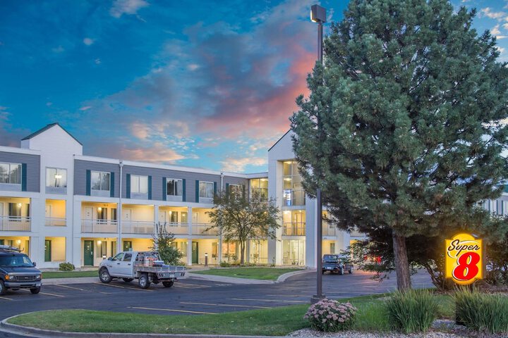 Super 8 By Wyndham Madison East - thumb 1