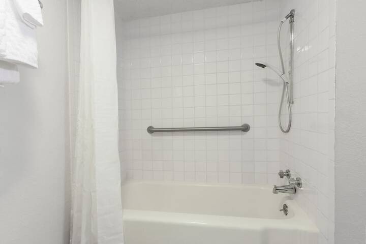 Super 8 By Wyndham Athens TX - thumb 5