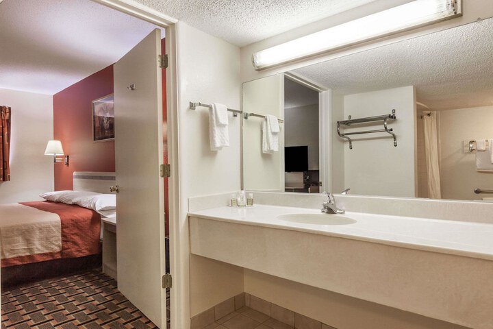 Super 8 By Wyndham Athens TX - thumb 7