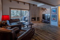 Newly Remodeled Ski in / Out Condo on Dollar Mountain