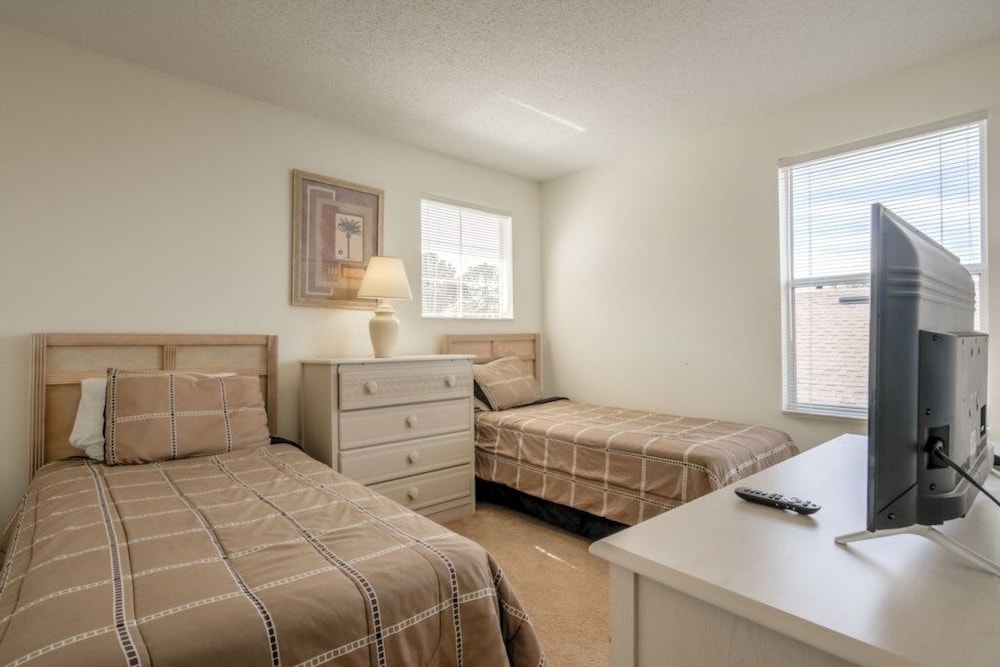 Southern Comforts Of Private Pool Gated 4 Bedroom Home - thumb 4