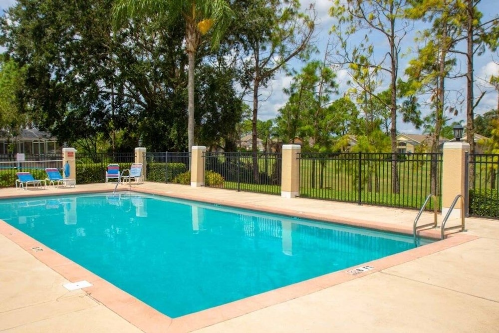 Southern Comforts Of Private Pool Gated 4 Bedroom Home - thumb 3