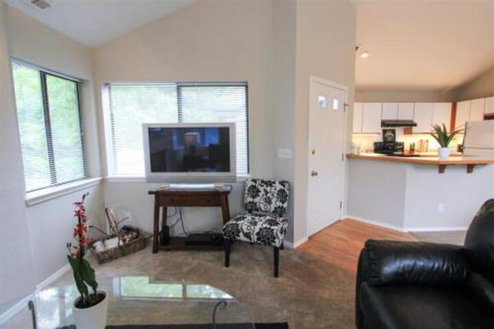 POOL SE Boise Condo W / Garage - thumb 3