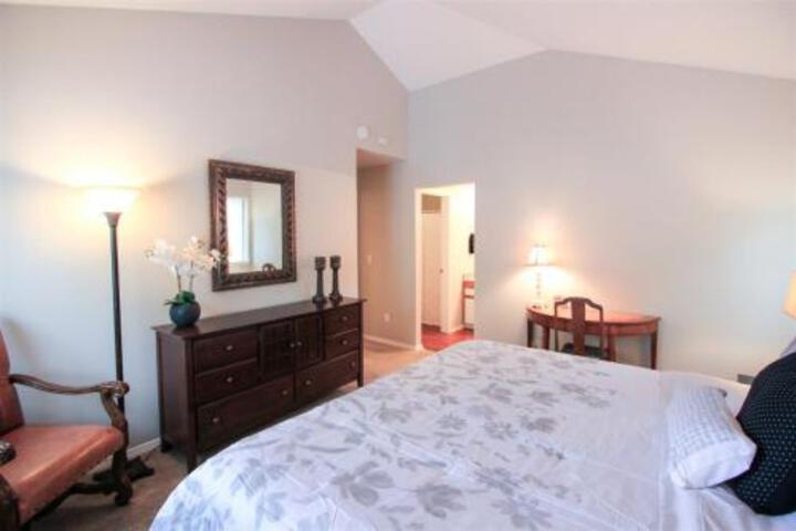 POOL SE Boise Condo W / Garage - thumb 0