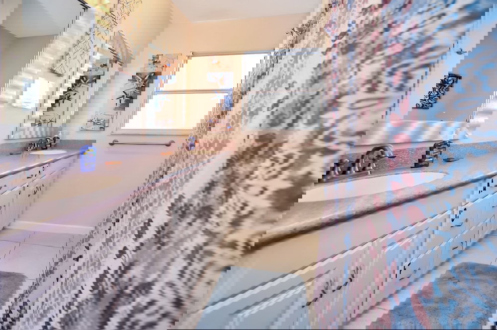 Apollo Beach W/ Pool, Room To Entertain, Pet Friendly! 6 Bedroom Home - thumb 6