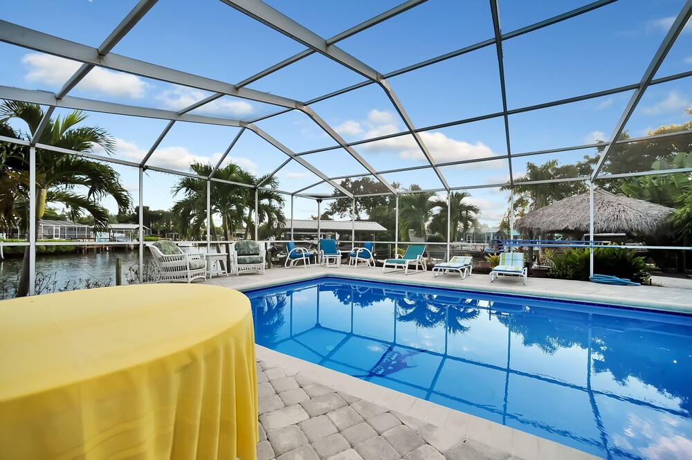 Apollo Beach W/ Pool, Room To Entertain, Pet Friendly! 6 Bedroom Home - thumb 2