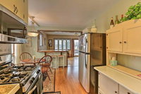 Mound Home w / Deck 5 Minutes to Lake Minnetonka