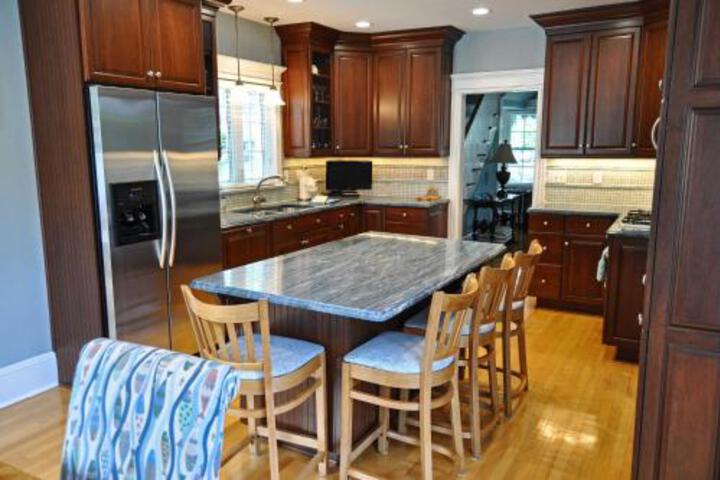 Elegant Belmar Home W / Porch 3 Blocks To Beach! - thumb 0