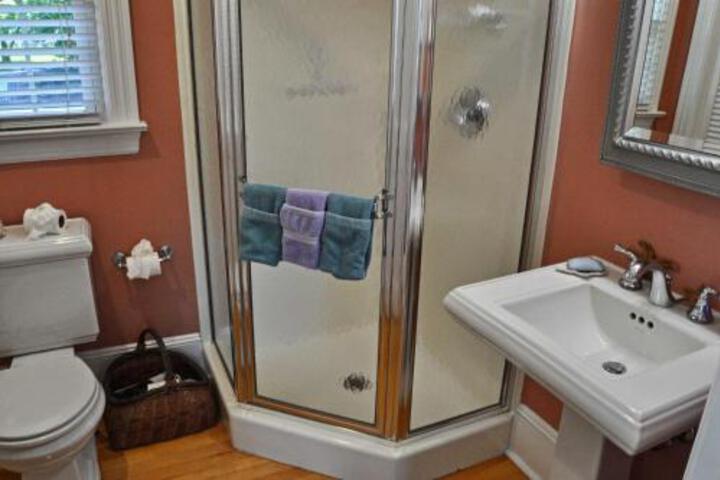 Elegant Belmar Home W / Porch 3 Blocks To Beach! - thumb 2