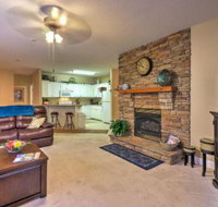 Clayton Condo on Kingwood Golf Course Near Main St - Accommodation Ohio