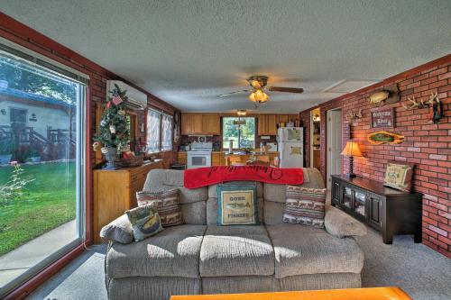 Cozy Waterfront Cottage With Deck On The White River! - thumb 6