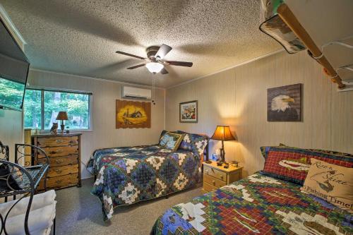 Cozy Waterfront Cottage With Deck On The White River! - thumb 2