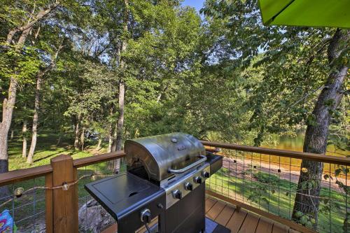 Cozy Waterfront Cottage With Deck On The White River! - thumb 3