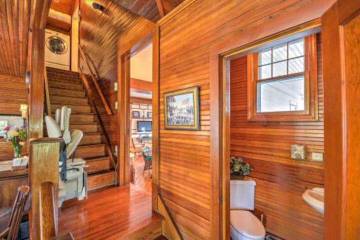 Lakefront Hopatcong House W / Large Porch & Dock! - thumb 4