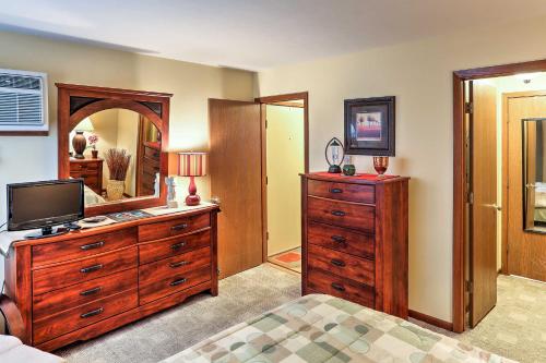 Lakeside Port Clinton Condo With Pool Access & View! - thumb 2