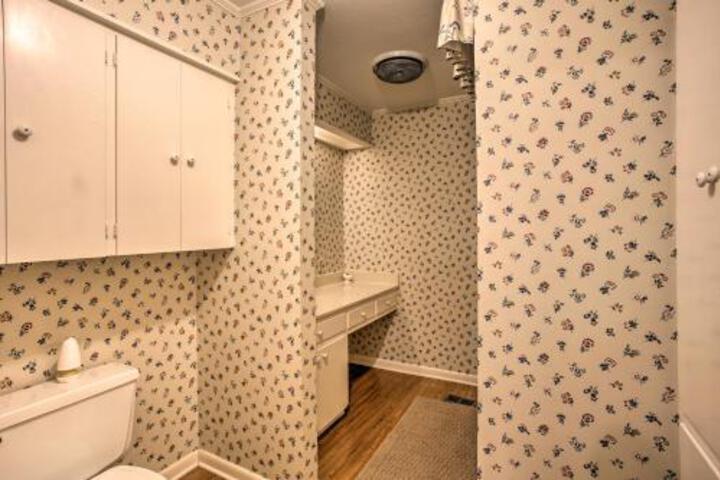 Custom Home W / Deck Dock & Boathouse On Lake Athens! - thumb 4