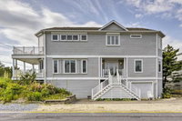 Gorgeous Home w / Pool Steps to Fenwick Island Beach