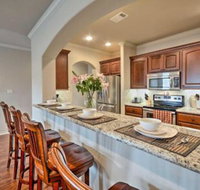 College Station Townhouse w / Patio & Pool Access - Accommodation Ohio