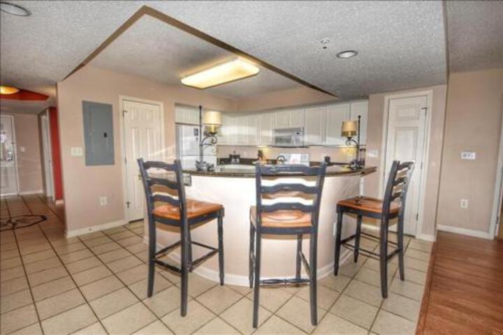 2202 Yacht Club Villas Condo - thumb 5