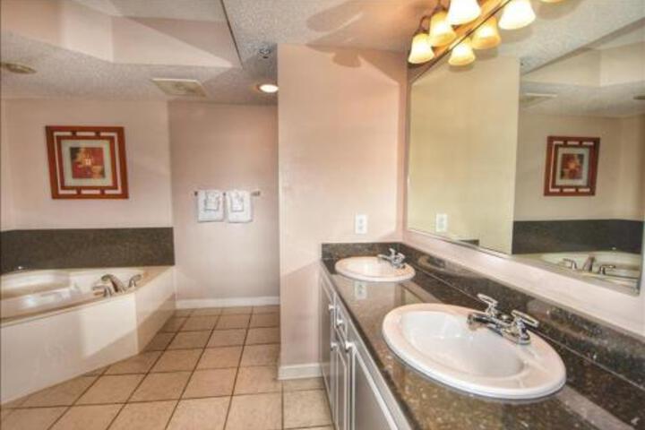 2202 Yacht Club Villas Condo - thumb 3