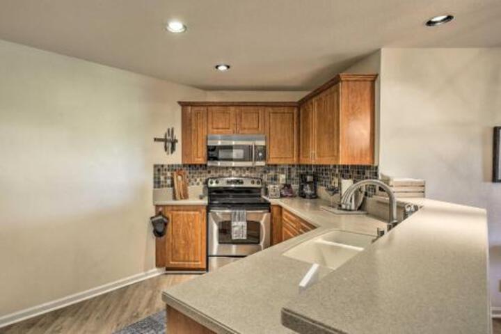 St. Pete Condo W / Heated Pool 3 Mi. To Beach - thumb 2