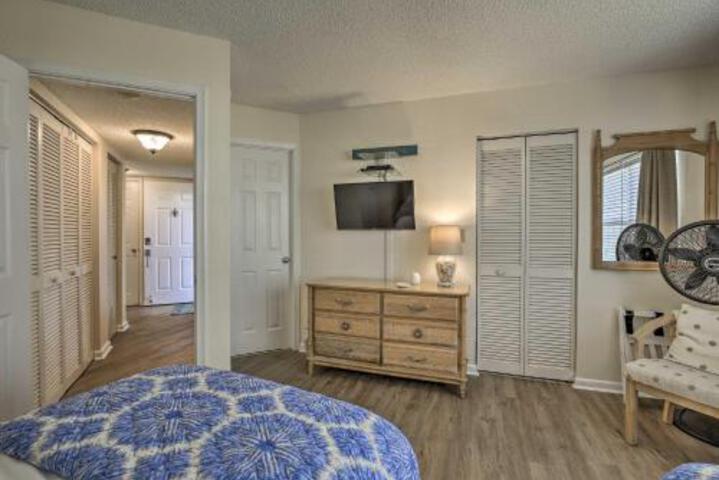 St. Pete Condo W / Heated Pool 3 Mi. To Beach - thumb 5