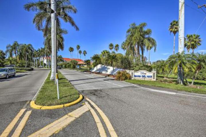St. Pete Condo W / Heated Pool 3 Mi. To Beach - thumb 4