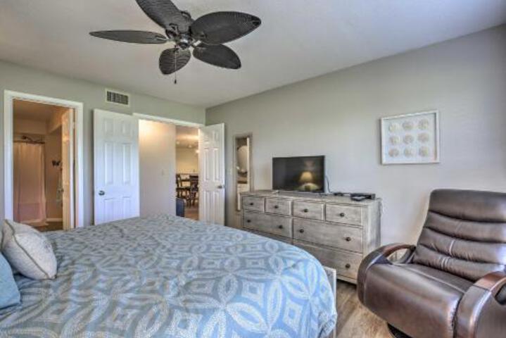St. Pete Condo W / Heated Pool 3 Mi. To Beach - thumb 0