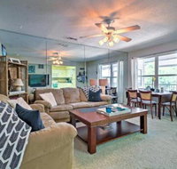 Waterfront Lake Ozark Condo w / Balcony & Pool - Accommodation Ohio