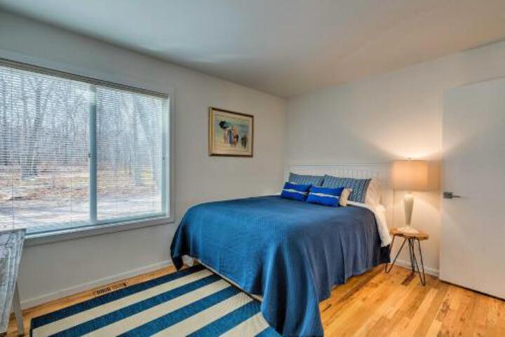 Hamptons Home W / Heated Pool Walk To Beach! - thumb 5