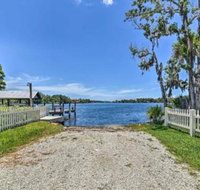 Cozy Riverfront Homosassa Cottage with Boat Slip - Accommodation Ohio