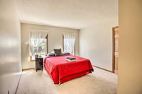 Executive Eden Prairie Home w / Deck Game Room