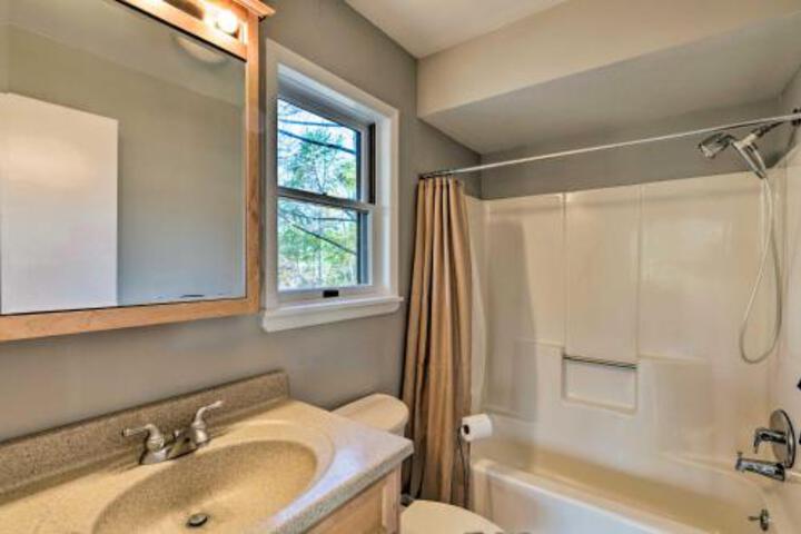 Private East Hampton Home W / Pool Near Harbor - thumb 0