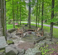 Lake Wallenpaupack Cabin with Shared Pool - Accommodation Ohio