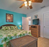 Colorful Canalfront Home with Boat Dock & Yard! - Accommodation Ohio