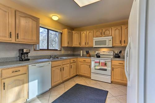 Ski Swim & Golf At The Hideout Hideaway! - thumb 0