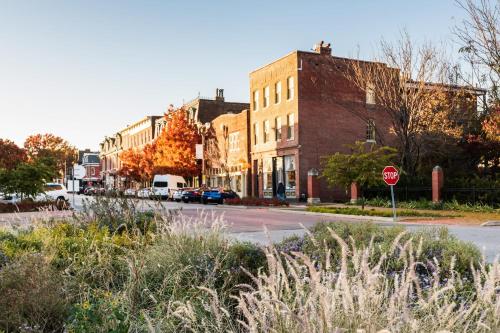 Mins To Downtown Ballpark Arch With Free Parking W & D Zencity At Bordeaux - thumb 0