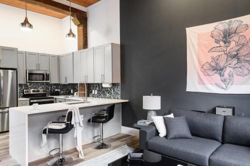 Mins To Downtown Ballpark Arch With Free Parking W & D Zencity At Bordeaux - thumb 1