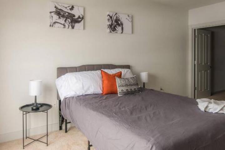 Historic East Ward 2BR Apt - thumb 1