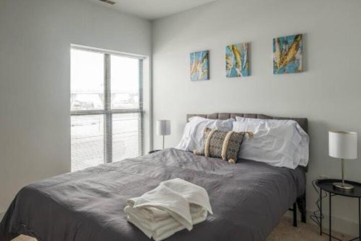 Historic East Ward 2BR Apt - thumb 2