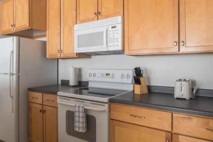 Historic East Ward 2BR Apt - thumb 4