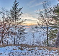 Waterfront Retreat on 2 Acres w / Deck  View - Accommodation Ohio